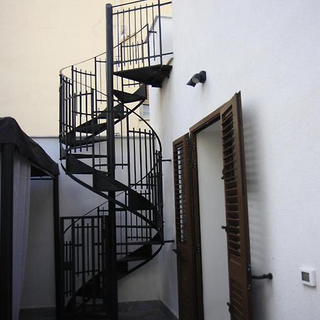 Zisas Apartment Палермо Екстериор снимка