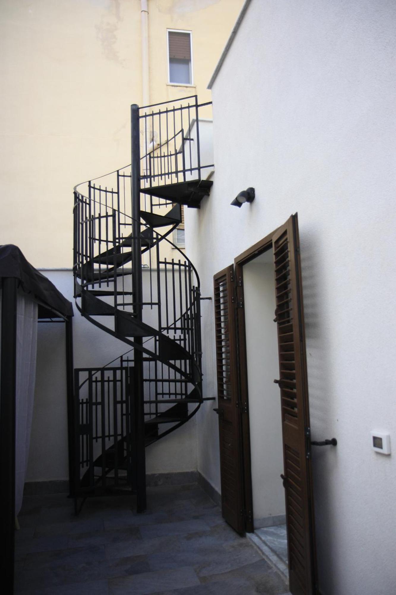 Zisas Apartment Палермо Екстериор снимка